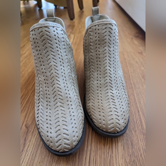 Ankle Boots - Picture 4 of 4